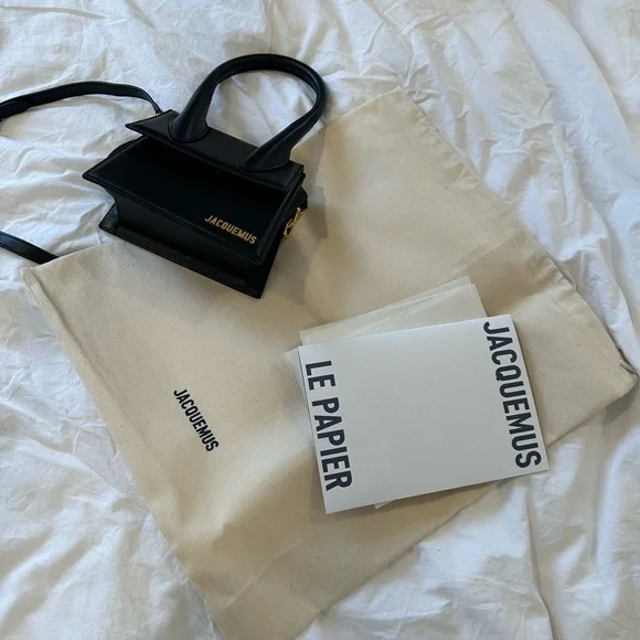 Jacquemus Black Mini Bag with Structured Design and Adjustable Strap - Picture 2 of 9